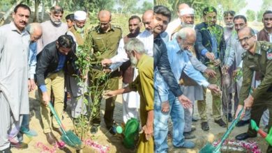 خانیوال میں شجرکاری مہم: ڈی پی او اور ڈپٹی کمشنر نے پودے لگادیئے