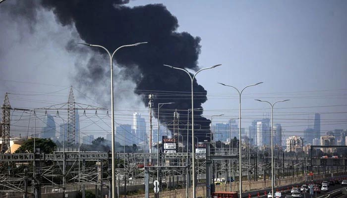 تازہ حملوں میں ایران نے اسرائیل پر درجنوں بیلسٹک میزائل داغ دیئے