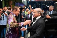 اگر پاکستان اور ملائیشیا مل کر کام کریں تو آئی ایم ایف کو الوداع کہہ سکتے ہیں، وزیراعظم